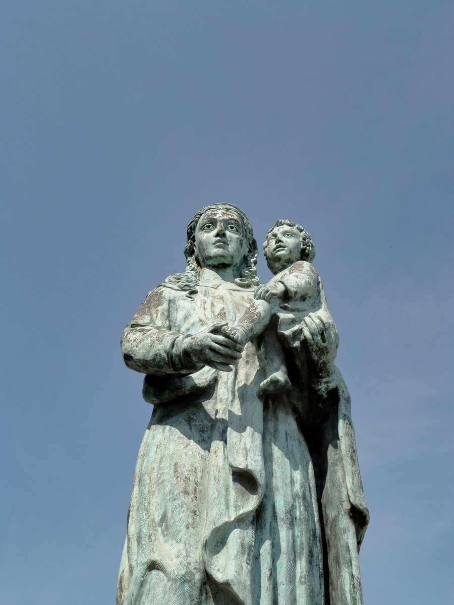 AristidesV39383's tweet photo. Gafanha da Nazaré, Portugal.

#portugal #photography #statue #motherandchild https://t.co/WYvcMtEY23