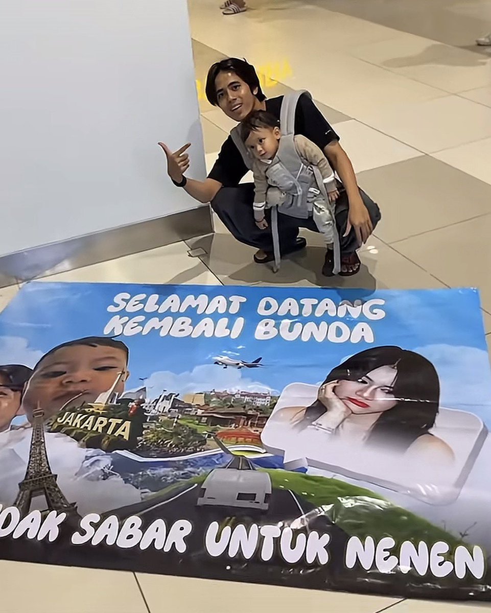 watermealen's tweet photo. keluarga nol privacy 😭 aku jadi kayes balik lagi ajalah ke paris 😭😭 https://t.co/x8grRczl8p