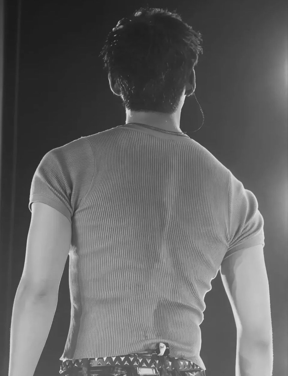 7Thanyar's tweet photo. แผ่นหลังที่กว้างใหญ่ไพศาลดังมหาสมุทร ดูอบอุ่นปลอดภัย #JAYB #제이비 #Def.  #jaebeom #임재범 https://t.co/anJGXVWMtJ