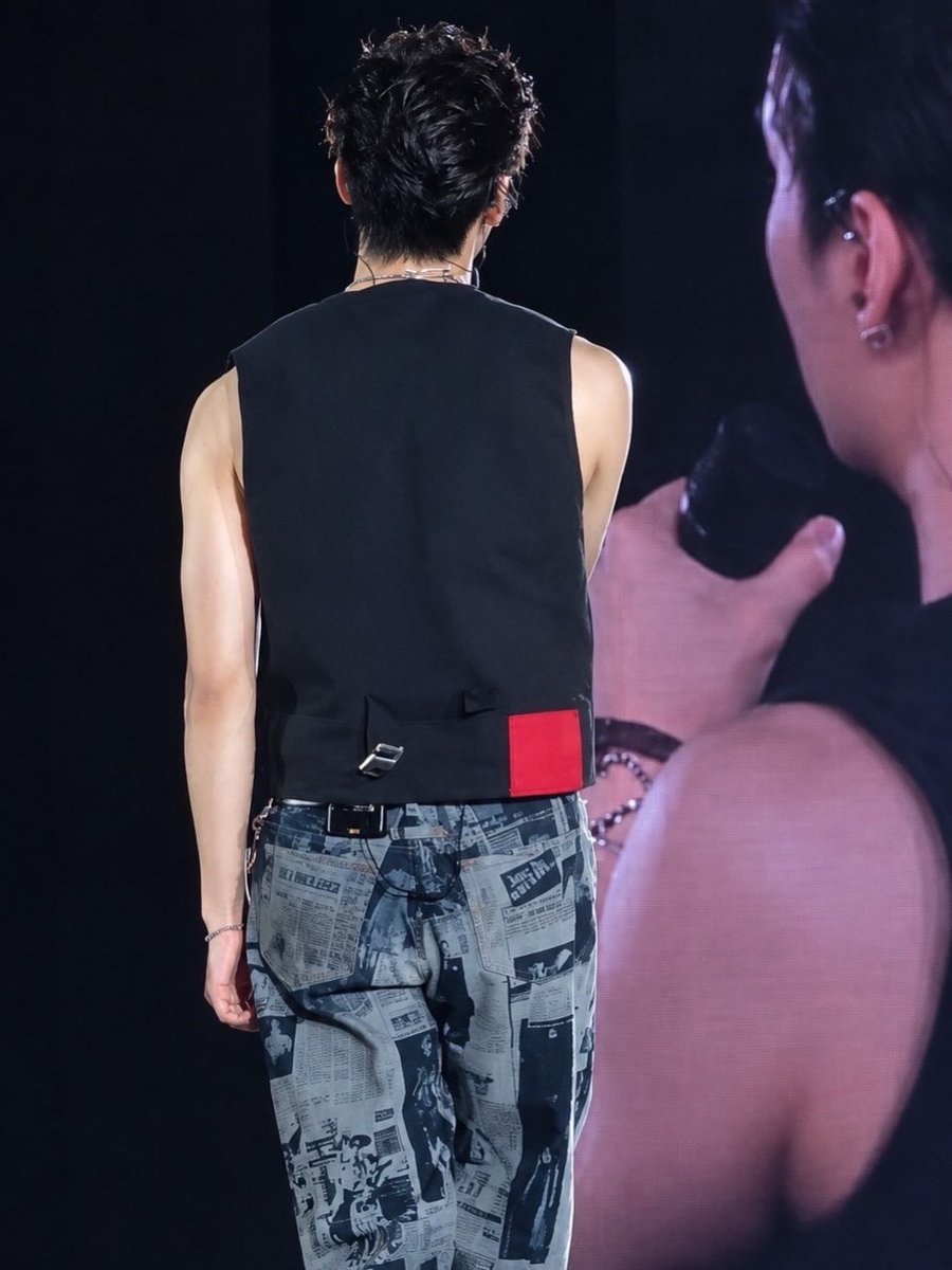7Thanyar's tweet photo. แผ่นหลังที่กว้างใหญ่ไพศาลดังมหาสมุทร ดูอบอุ่นปลอดภัย #JAYB #제이비 #Def.  #jaebeom #임재범 https://t.co/anJGXVWMtJ