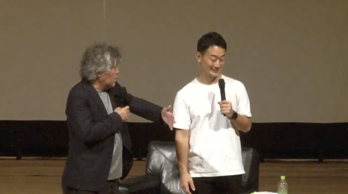 Taiseinakan's tweet photo. 茂木健一郎さんとの対談「まちとデザイン、AI、そしていきがい」を開催しました。
いきなり「JR松山駅ってどうしてあんなに寂しいの？」とグサッと来る質問も。
観覧希望が多く、急遽大ホールでの開催に。
全編はYouTubeで
 https://t.co/vVVt59j0WF
#中野たいせい #松山市 https://t.co/TR9FPQS9qZ