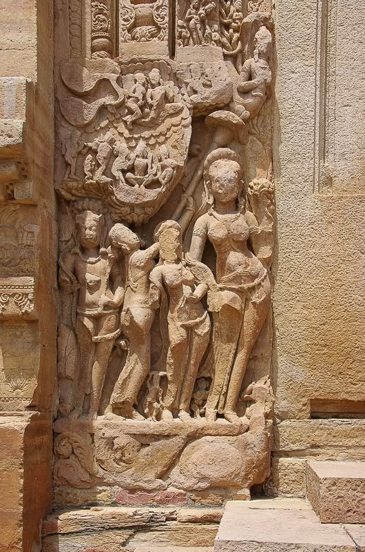 kamlesm's tweet photo. See the beauty
Sculptures of India 
Said to be at Teli ka मन्दिर, ग्वालियर https://t.co/0QmMUPheTj