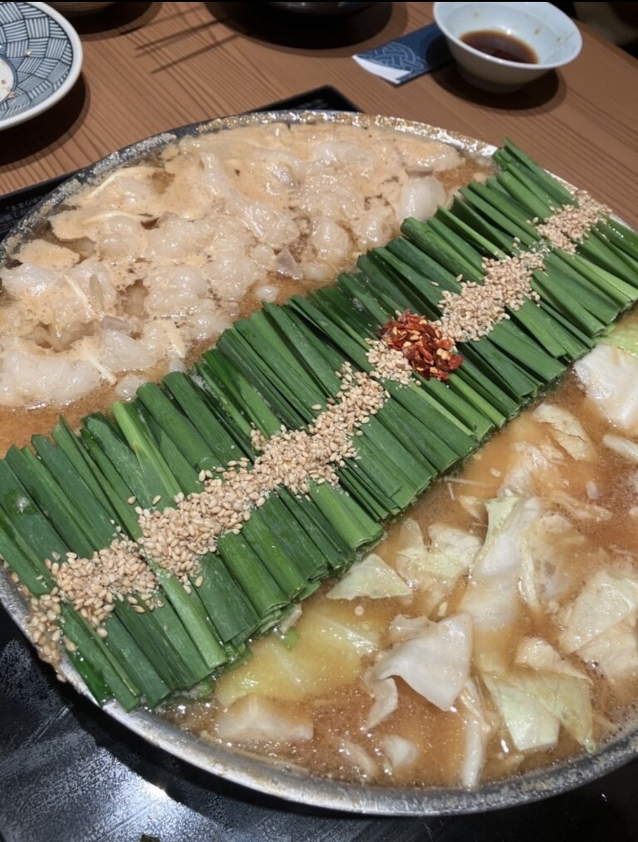 dr_hacker_fuk's tweet photo. Q. 福岡で一番好きなもつ鍋屋は？  

A. 前田屋

やま中、楽天地、おおやま、一藤、田しゅう、おおいしと、福岡にはもつ鍋の名店が色々ありますが、正直どこも美味しいです。ただ、僕が通っているのはここ。それだけの話です。 https://t.co/yWVRgrxink