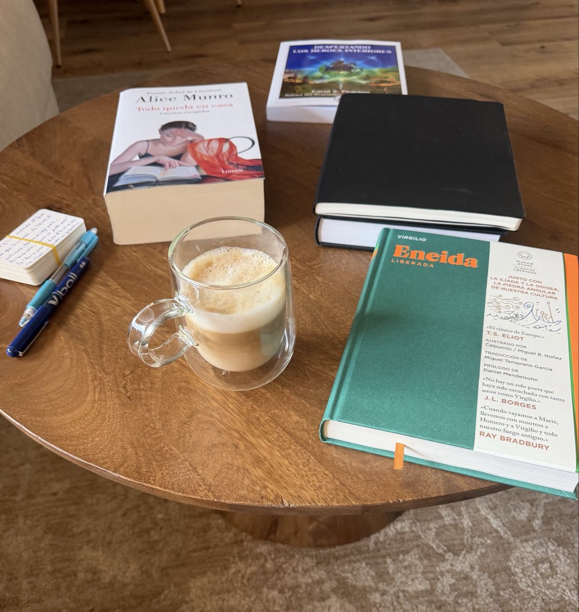 livy_342's tweet photo. A slow morning, a good book, and coffee. Sometimes that’s all you need to make the day feel a little better. #booktwt https://t.co/q2E3hj0vmy
