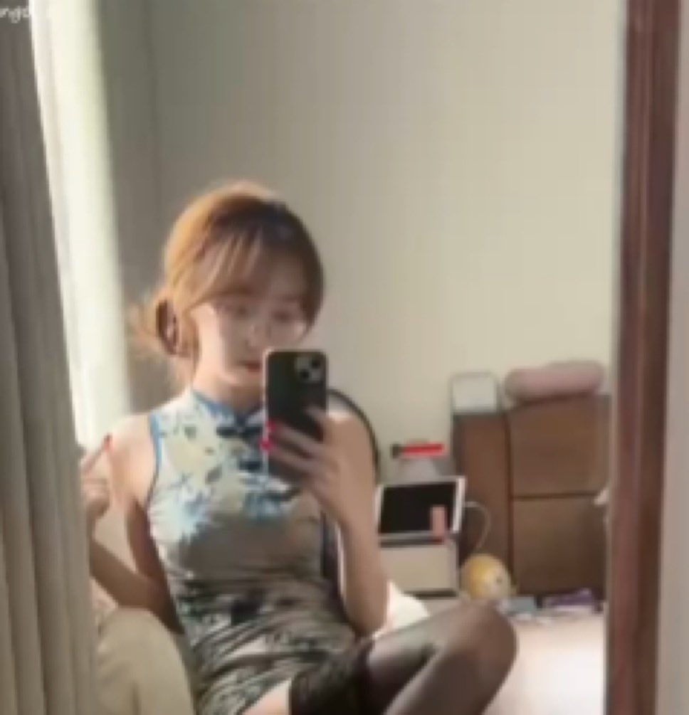 bbujhgi's tweet photo. https://t.co/w7uUlJKi2B。   抖音 爱豆 莓酱小铺  塌房了😭😭 https://t.co/Js0zYsVvbE