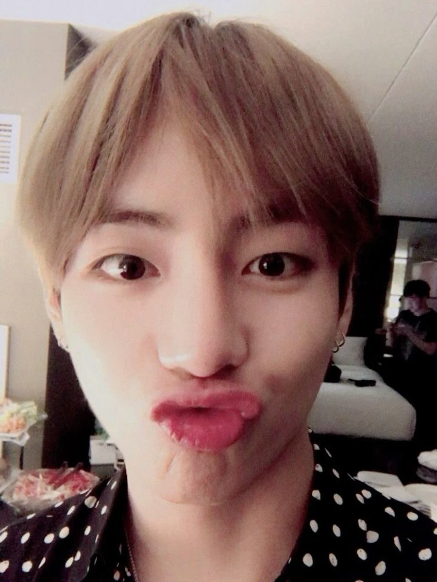 kth1film's tweet photo. taehyung selcas that i took personally https://t.co/AnYt00Urnc
