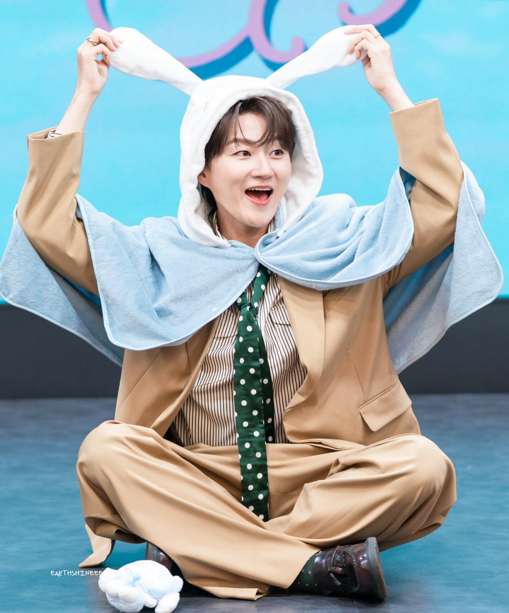 earthshine4's tweet photo. 261002 #조민규 #ChoMinGyu #SweetEscape 뮤직아트 팬사인회
밍규 날아간다아 https://t.co/R8zc7rPFkc