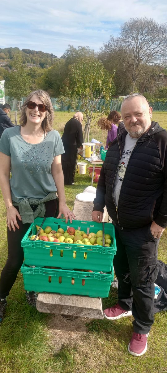 ShipleyTC's tweet photo. Excellent day down at Shipley Fields celebrating Apple Day! ππ
Councillor Watson and Councillor Sara headed down to enjoy making apple juice with the local community. Lovely to see so many people enjoying the space on a sunny October day!
#Shipley #ShipleyCommunity https://t.co/TLBKxGNOc7