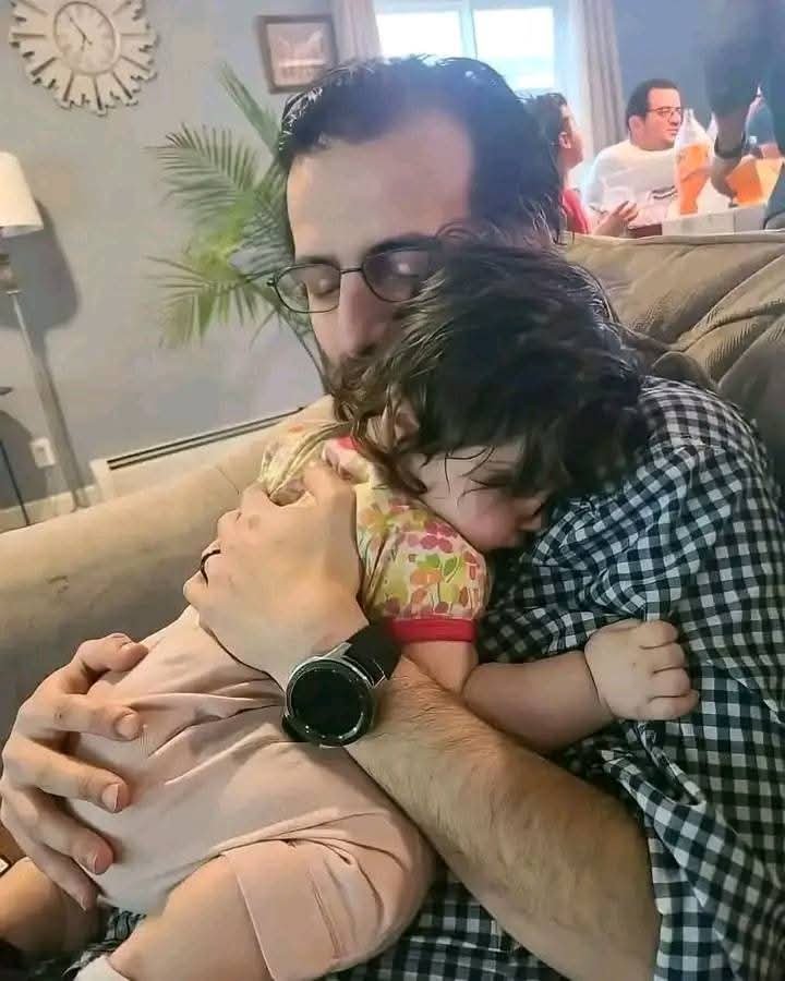 ManarMahmo77946's tweet photo. لا ندري مَن منهما يأمن بالآخر https://t.co/ttrQHI9GCU