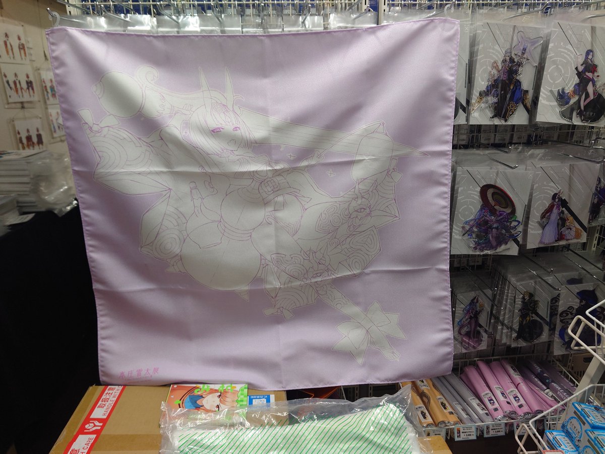 GalleryPhrase's tweet photo. 今回一番作りたかったのがこの風呂敷。マチアソビで展示だけはするんだけど、ちゃんと実用的な風呂敷で絵柄は雷太さんに借りたラフ画（線画ではなくラフ画）を使用してます。柔らかい感じの線と生地と色味がよく合ってるかなと。サイズは90cm✕90cmで大き目。受注分だけ作ればいいと思っております。 https://t.co/xW5yE3oXgr