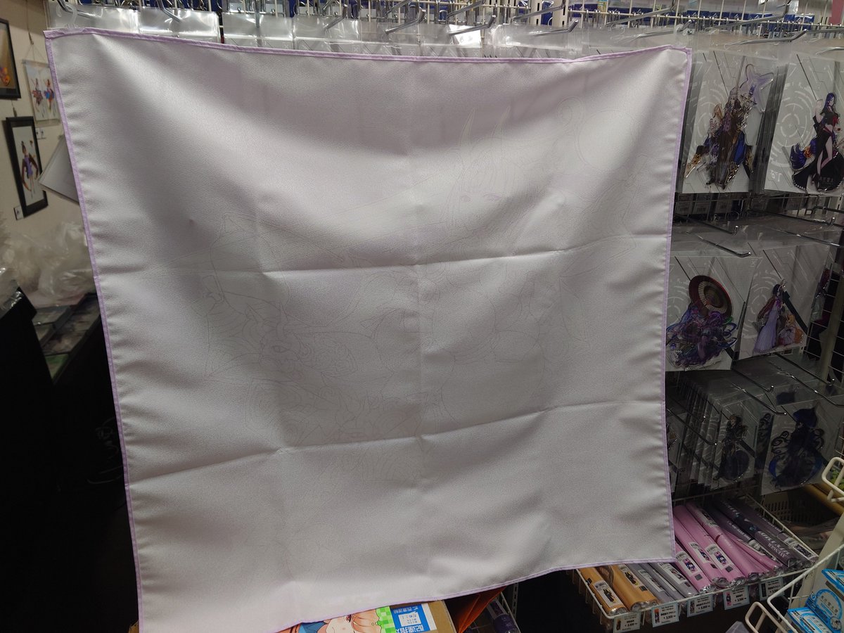 GalleryPhrase's tweet photo. 今回一番作りたかったのがこの風呂敷。マチアソビで展示だけはするんだけど、ちゃんと実用的な風呂敷で絵柄は雷太さんに借りたラフ画（線画ではなくラフ画）を使用してます。柔らかい感じの線と生地と色味がよく合ってるかなと。サイズは90cm✕90cmで大き目。受注分だけ作ればいいと思っております。 https://t.co/xW5yE3oXgr