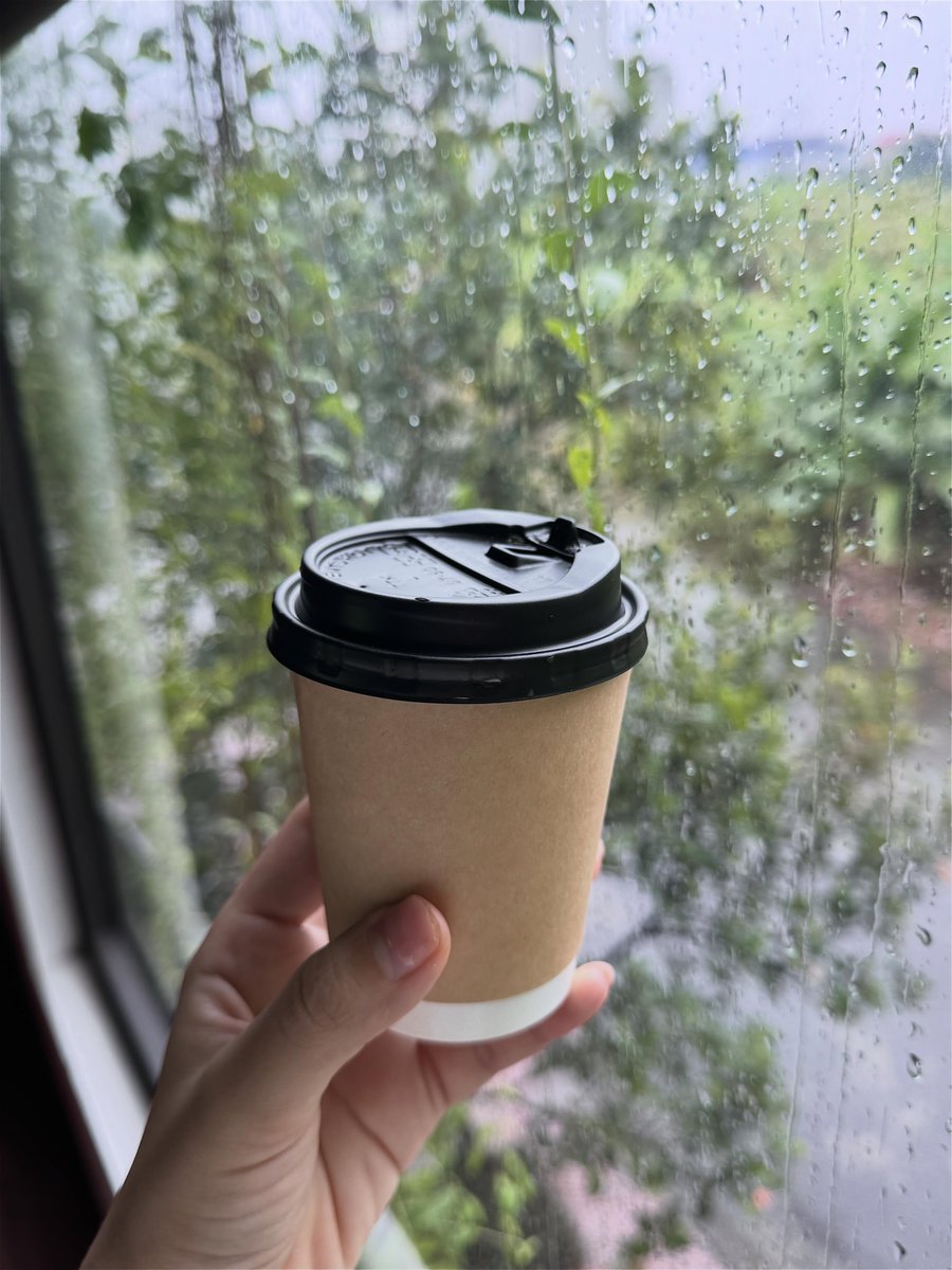 estrellamnz's tweet photo. Một ngày mưa, lòng chợt lắng lại. https://t.co/h1PZaOSevQ