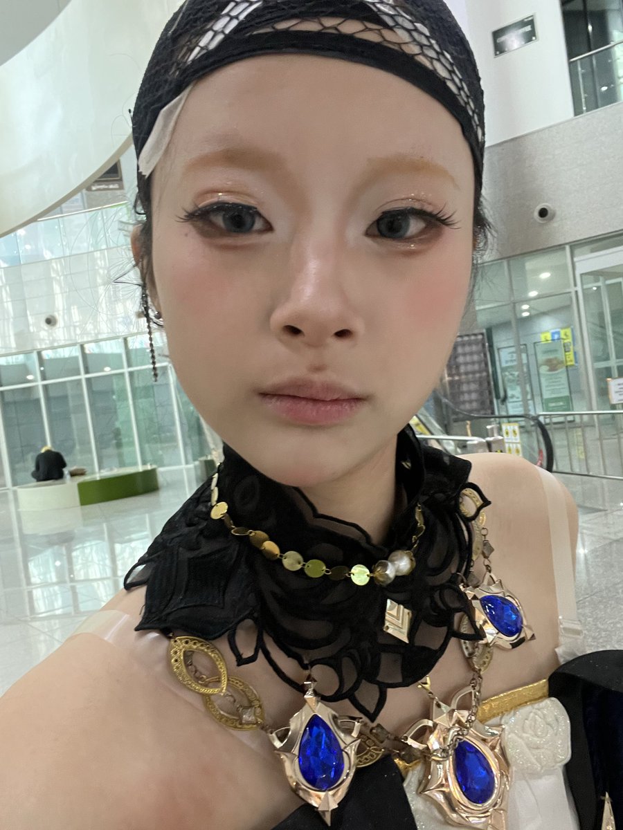 cosplay_via's tweet photo. 이건 어제 사진인데 어제는 이뻤고 오늘은 못 생겼네요 ㅠㅠ
퍼레이드인데 어카지.. https://t.co/Ic8y8qJzqC