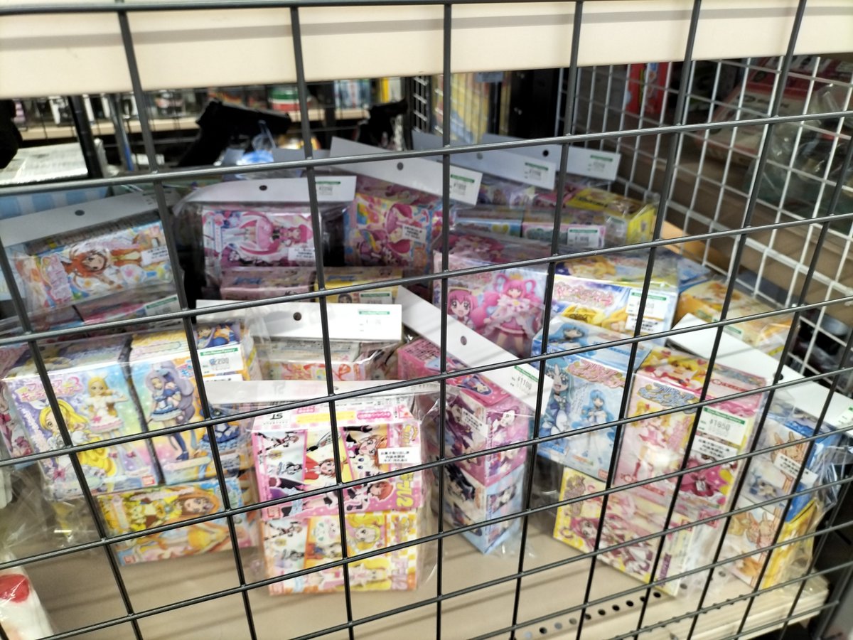 off_asaka's tweet photo. 歴代のプリキュアが勢揃いっ💖✨️
是非店頭でお気に入りの子を見つけに来て下さい😊

#オフハウス郡山安積店
#プリキュア
#食玩 https://t.co/j8SGBNw3GF