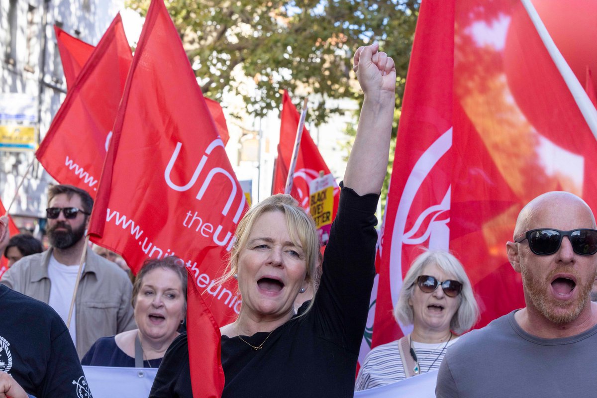 UniteSharon's tweet photo. Rising inequality, wage stagnation, public services crumbling, there are clear parallels with the battle of cable street. Exploitation of despair and fear and the rise of hatred. But together the working class will push back. #CableStreet https://t.co/ETshtYSsKs
