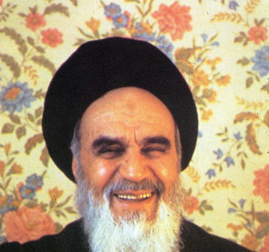 nafasR6's tweet photo. یه آخوند کل خاندان پهلوی رو فراری داد
اما ترامپ با کل ناوگانش حتی نتونست یه آخوند رو فراری بده:)) https://t.co/g8Y4APqWEX