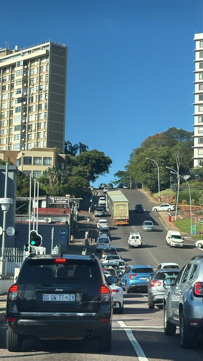 lnnocent191535's tweet photo. KZN TRAFFIC ALERT ⚠️

Avoid Tollgate Bridge - Loutrans truck stuck near La Leats again.

Expect delays, use alternative routes.

#DurbanTraffic #Tollgate
 #KZN 
#SANationalUpdates https://t.co/0WG4MZFAck