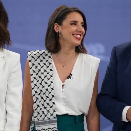 DinaBousselham's tweet photo. A los que dicen que la izquierda a la izquierda del PSOE no tiene candidato. Aquí está. Se llama Irene Montero y siempre ha sido fiel a sus ideas, desde su lucha en la PAH pasando por su papel como ministra de Igualdad y como eurodiputada. Yo la quiero votar en las primarias 💜 https://t.co/nGHjWtkOwN