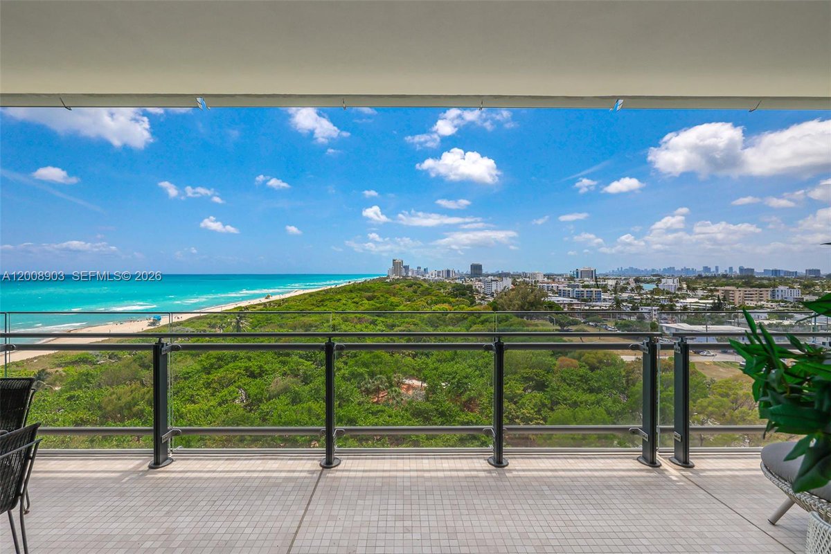 propgoluxury's tweet photo. FOR SALE - 8701 Collins Ave dlvr.it/TVn1FR #MiamiBeach #ForSale #LuxuryRealEstate #OceanfrontLiving #RealEstateInvestment https://t.co/zEQZLTuQbX