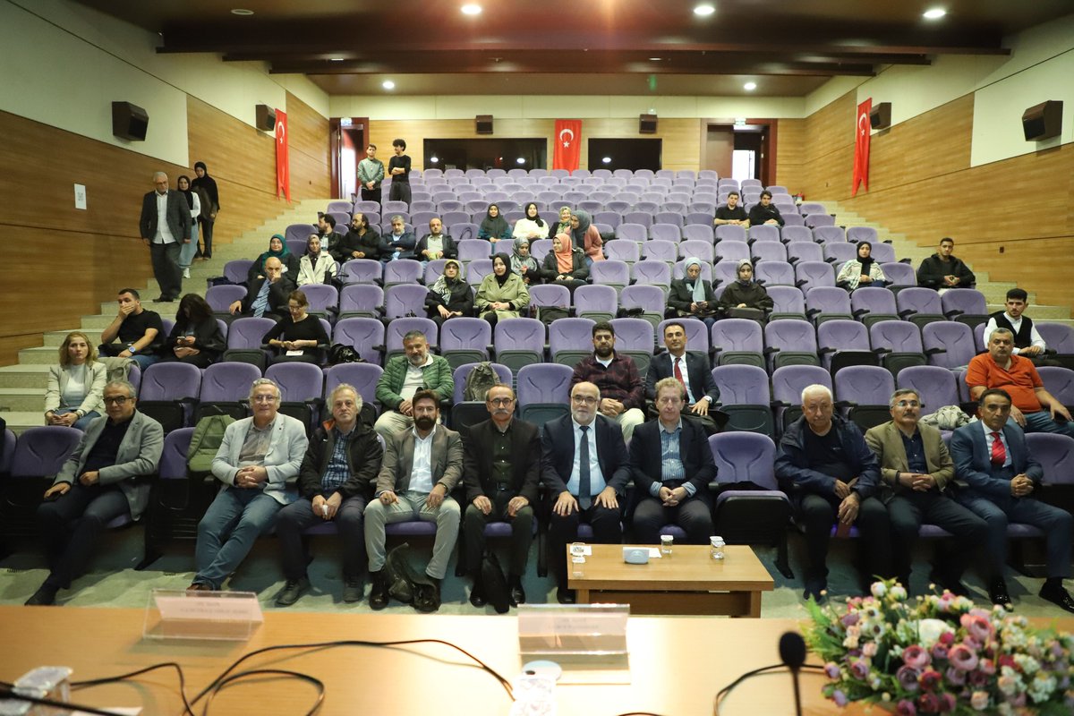 nevukurumsal's tweet photo. #NEVÜ'de düzenlenen “Dijital Çağda Hikmet” konulu panelde dijitalleşmenin bilgiye erişim, düşünce, ahlak ve insanın anlam arayışına etkileri ele alındı👉https://t.co/MTMNfg0RQn https://t.co/kqWdk6AywZ