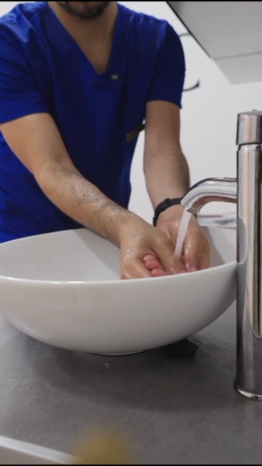 420xNO2's tweet photo. Is excessive sweating affecting your day? Hyperhidrosis can impact your confidence, social life, work, and daily choices. At Romak Clinic, we offer personalized medical treatments to help control sweating and improve your quality of life. https://t.co/IuAaEyesuP