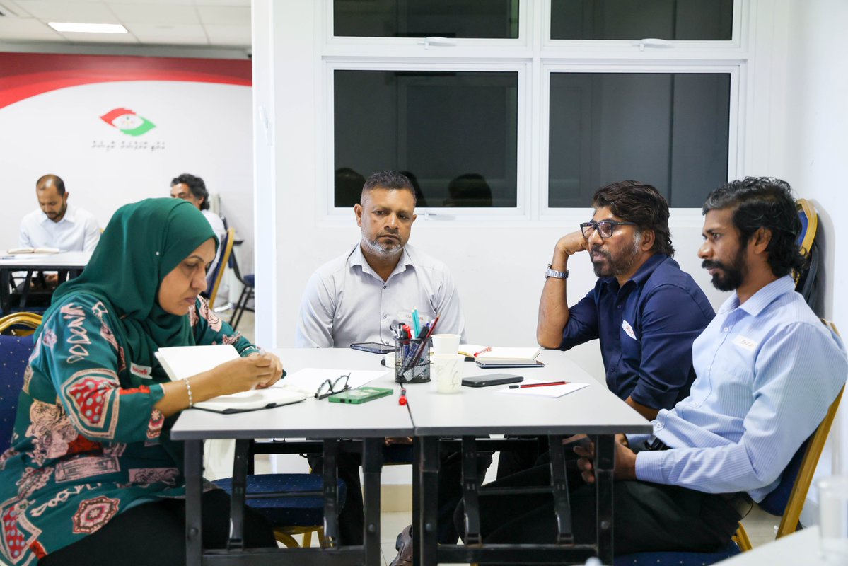 MNACAMALDIVES's tweet photo. Great leadership starts from within. For our fourth session of the Isdhaana Leadership Series, we teamed up with the Society for Health Education (SHE) to explore Emotional Intelligence and Communication.  @SHE_Maldives  @ACC_Maldives https://t.co/XXD4e0YiF5