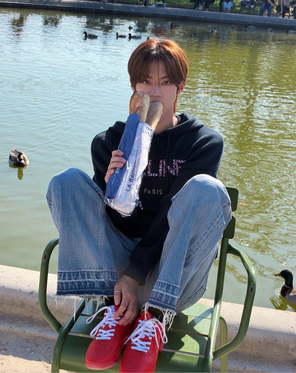 unaeoay's tweet photo. 바게트물고있는거 진짜개귀엽다고
180남자가 이렇게 귀여워도 되는거냐고 https://t.co/6Dqs8MTQ5U