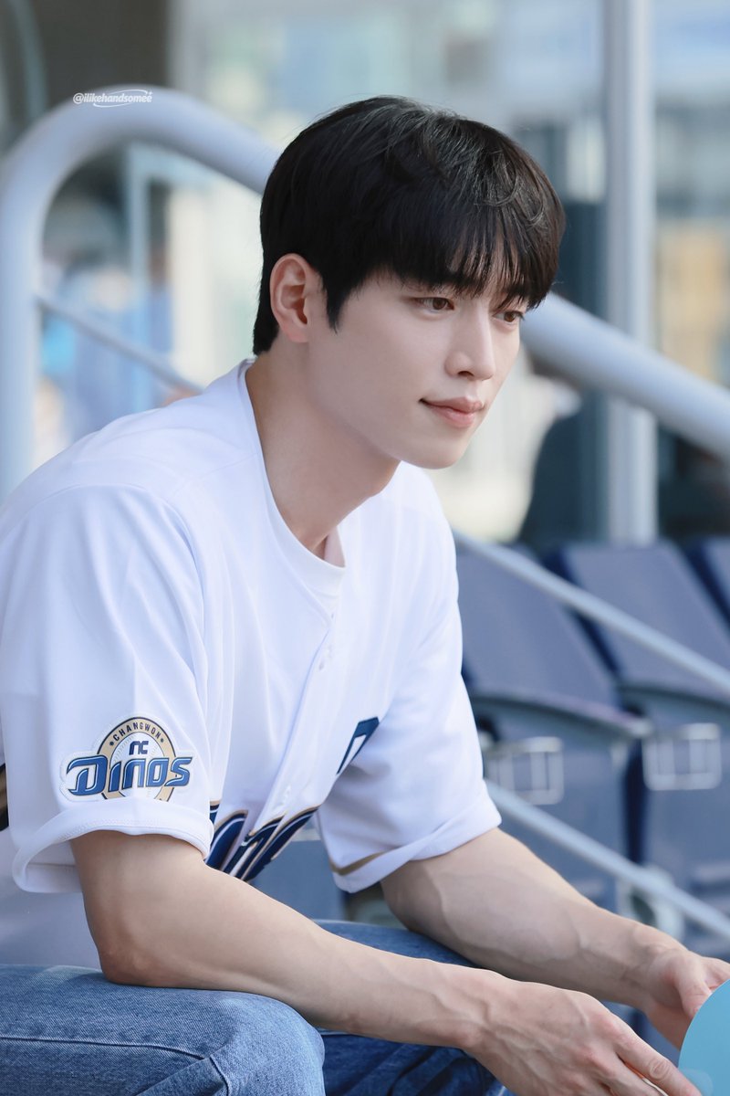 ilikehandsomee's tweet photo. 261004 NC다이노스 시구 #서강준 https://t.co/KidPQFlinD