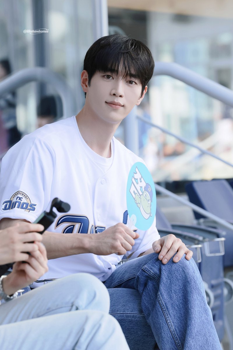 ilikehandsomee's tweet photo. 261004 NC다이노스 시구 #서강준 https://t.co/KidPQFlinD