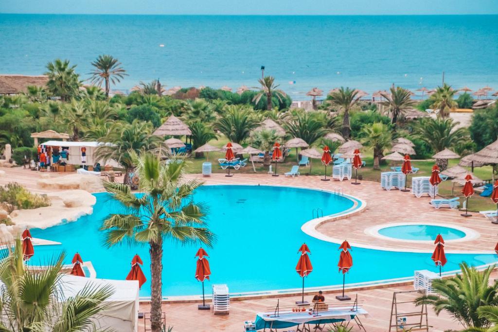 PreggoKaty's tweet photo. Туры на школьные каникулы 2+1 в Тунис: Skanes Serail And Aquapark 4, Монастир. Всё включено, аквапарк, 2 бассейна, первая линия, спа, рестораны и бары. Семья от 1371 евро. Вылеты из Германии в октябре. Подробности в приват. https://t.co/ByxT1DYWef