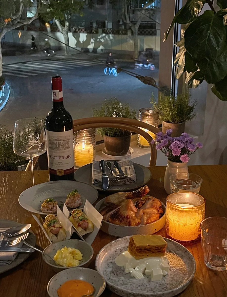 KentonHumpfic's tweet photo. En la pequea taberna, la comida exquisita y el rincón acogedor hacen que el ambiente se sienta como en casa.， https://t.co/N6HsHvgPsP