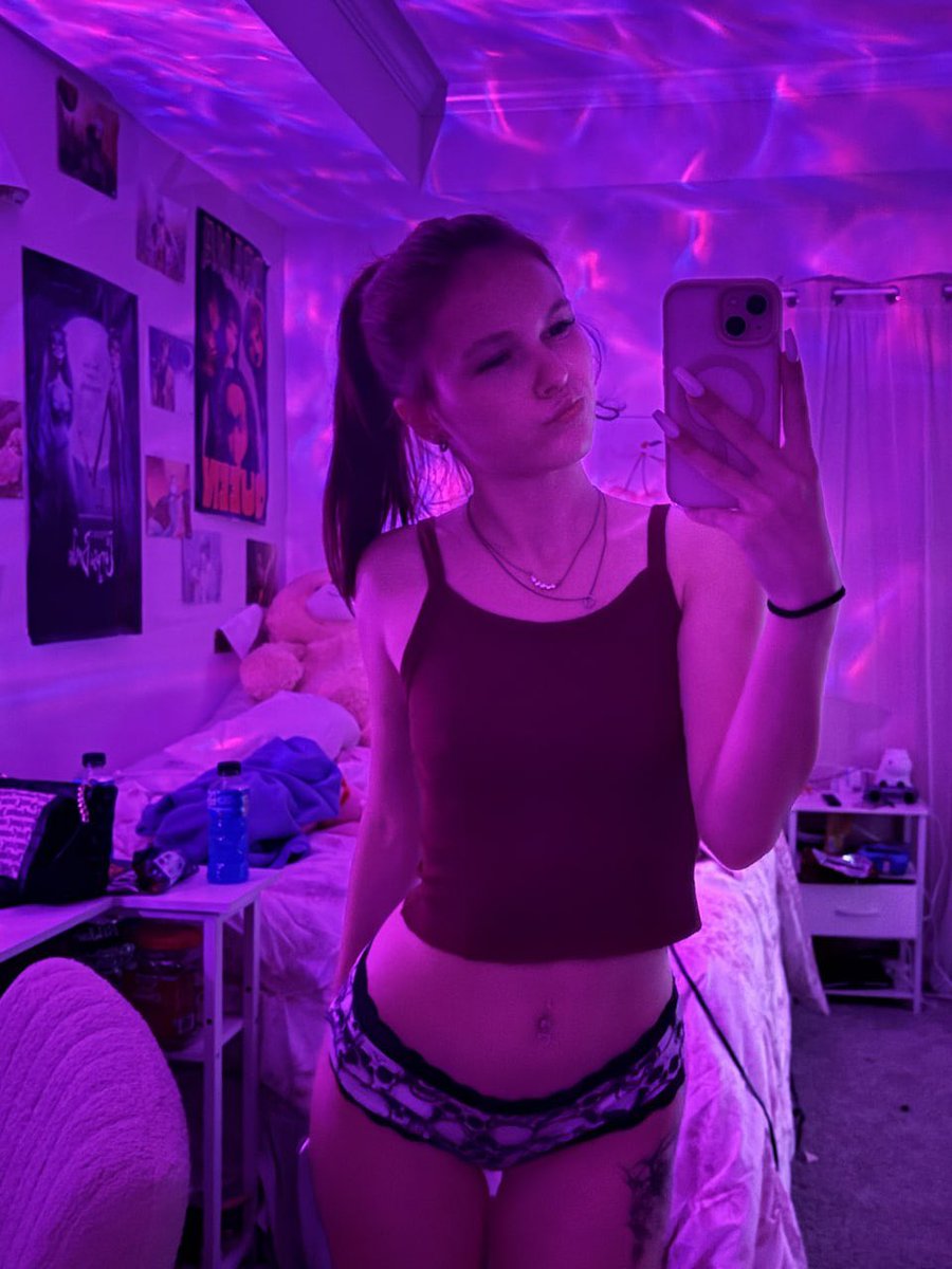 ArwenAuras's tweet photo. i’m giving u just enough of a clue to keep ur imagination busy for the rest of the night 💋 https://t.co/7CxNDog8mc
