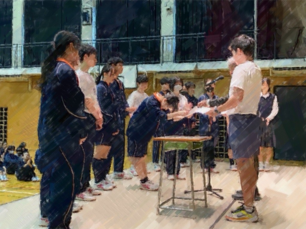 roppongi_jhs's tweet photo. 📣今週は授業参観週間です📣
１０月５日（月）から９日（金）までの５日間になります🏫ぜひご来校ください😉
今週のスタートは朝礼！先日の港区立中学校連合体育大会や吹奏楽部の表彰、生徒会役員・専門委員会の委嘱式、合唱発表会スローガンの発表、各委員会からの連絡など内容盛りだくさんでした✨ https://t.co/ynJkoCvioV