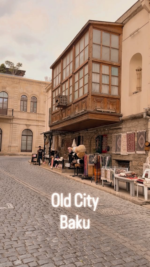 AmyAdamsFk's tweet photo. Old City Baku, where history lives in every street. https://t.co/RiqytQZOxu
