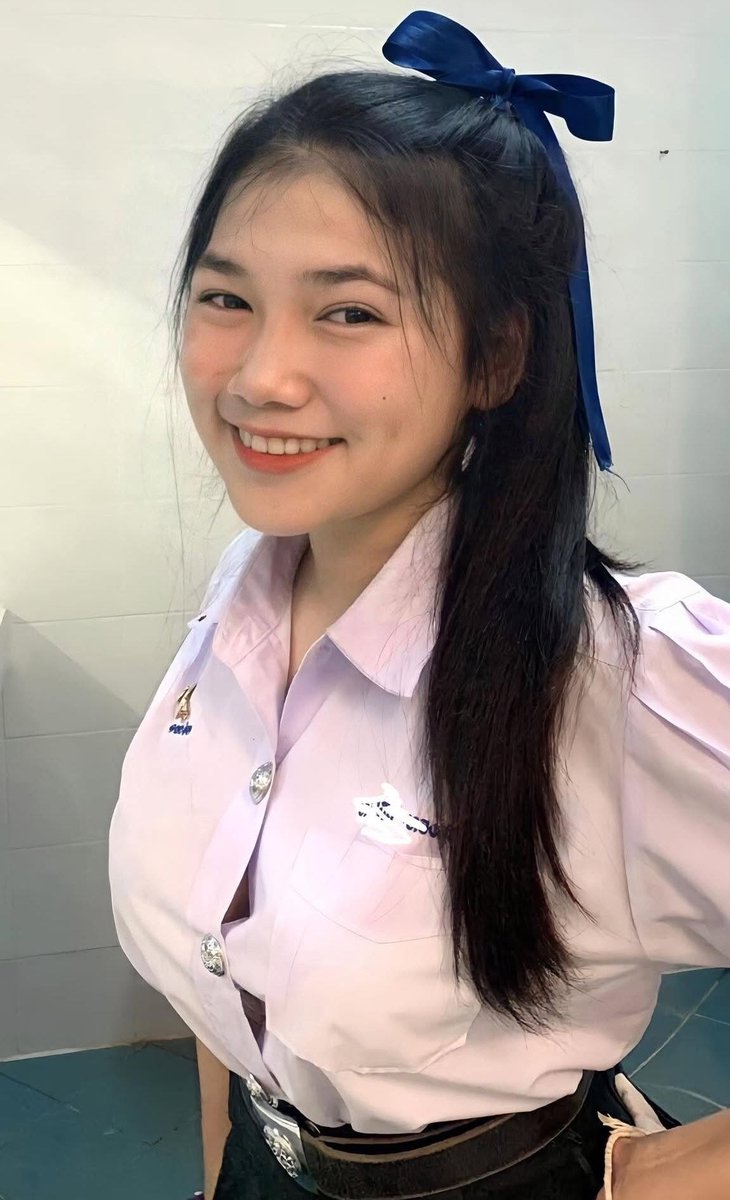 iBreamer's tweet photo. เป็นคนธรรมดา ที่ยิ้มขึ้นมาน่ารักเฉยเลย😝 https://t.co/EQKL5fN6xP