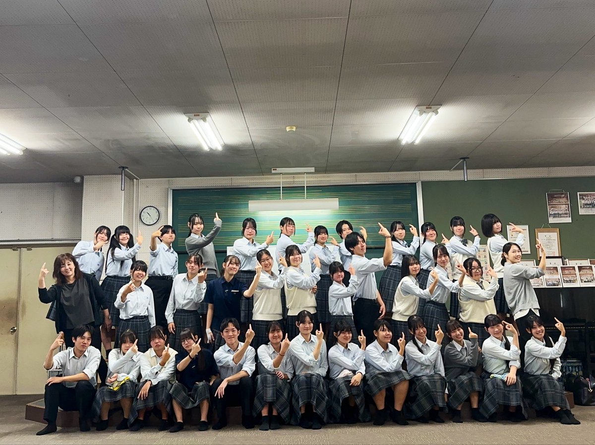 10takashoswo's tweet photo. 引退式2026🌸

本日、3年生13人が引退しました✨

引退式では、1人ずつ2年半の部活動を終えた想いを語り、後輩たちへのメッセージも残してくれました👏

3年生のみなさん、残りの学校生活を楽しみつつ進路活動も精一杯頑張ってくださいね！

お疲れさまでした！！ https://t.co/qiXYelp6Td