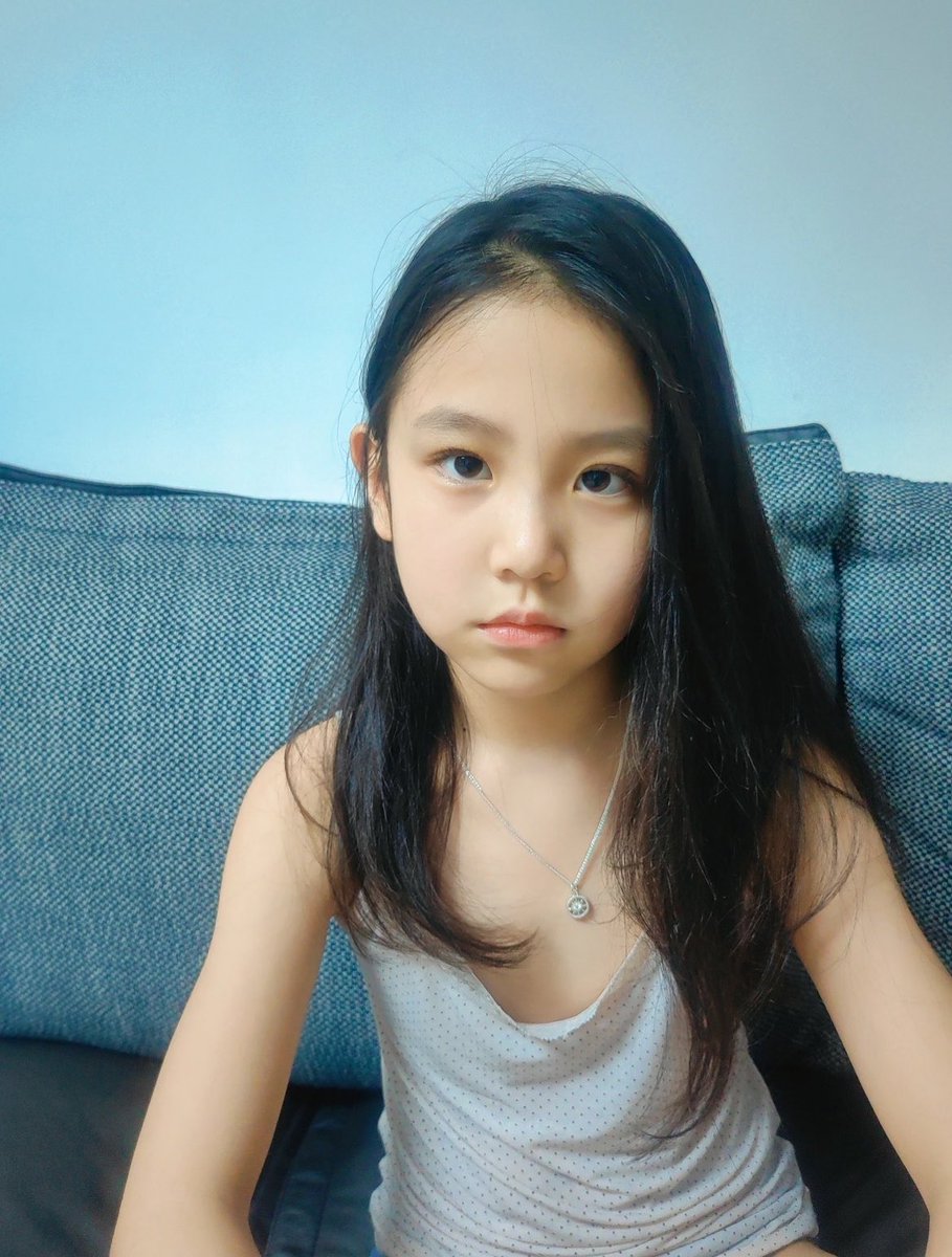 joann49nd0's tweet photo. 从小缺爱～

有人想锐评一下我12岁的福嘛 ？🥹   

不要🚪赶紧看，我要删了！！！ https://t.co/UT9uJoHObt