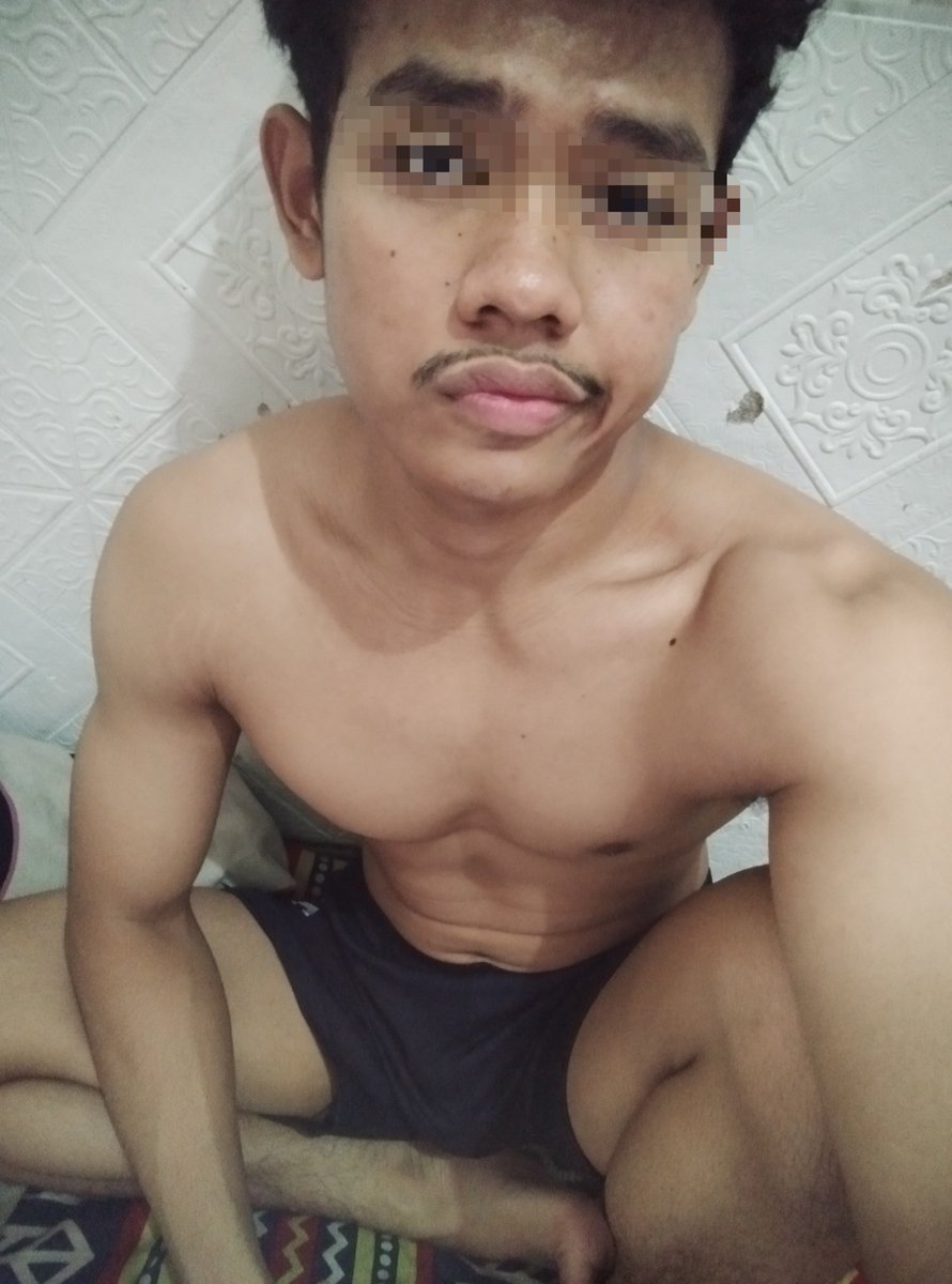 AyoYapping's tweet photo. Awokawokawok, gwe stres nugas ngga kelar-kelar! Lupa mandi, lupa makan, lupa gym, sampek beginilah keadaan gwe "kumel akut"

btw, p info sugar daddy! Mau langsung kaya aja 😭 https://t.co/DhaIoLhR4L