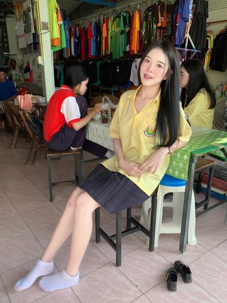 PabloAguilera19's tweet photo. รักเรียนอาจจะมีความรู้ แต่ถ้ารักหนูอาจจะมีความรัก 😜 https://t.co/ZjVnNcpuoC