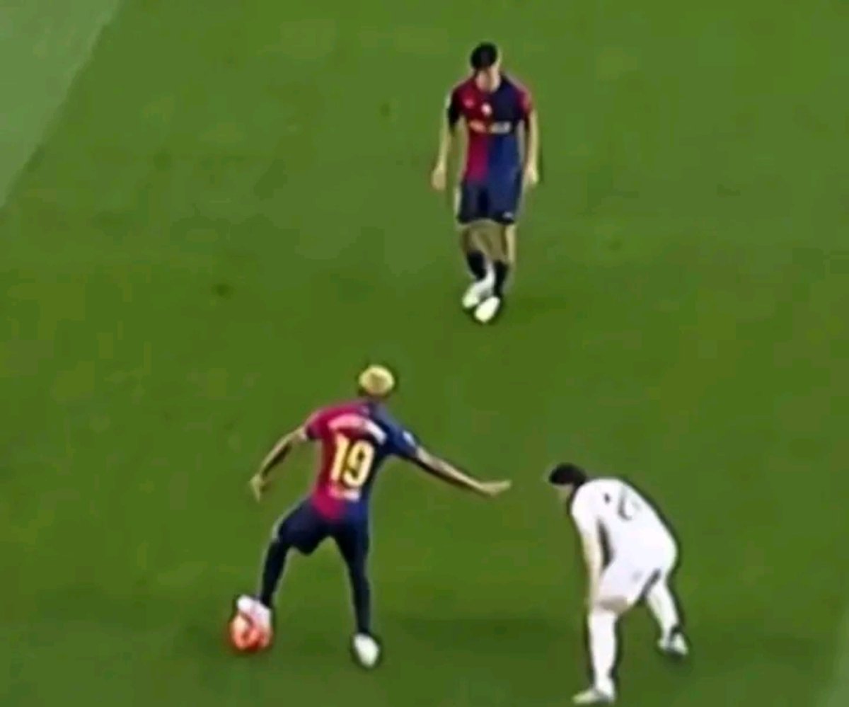 KopiteGojo's tweet photo. 🚨Throw back to when Lamine yamal dribbled the whole Madrid team , got to Fran Garcia’s turn and asked him to rest before they can continue.

I hear fair play is another requirement to win the Ballon d'Or ❤️ https://t.co/NaLGCpP6pL