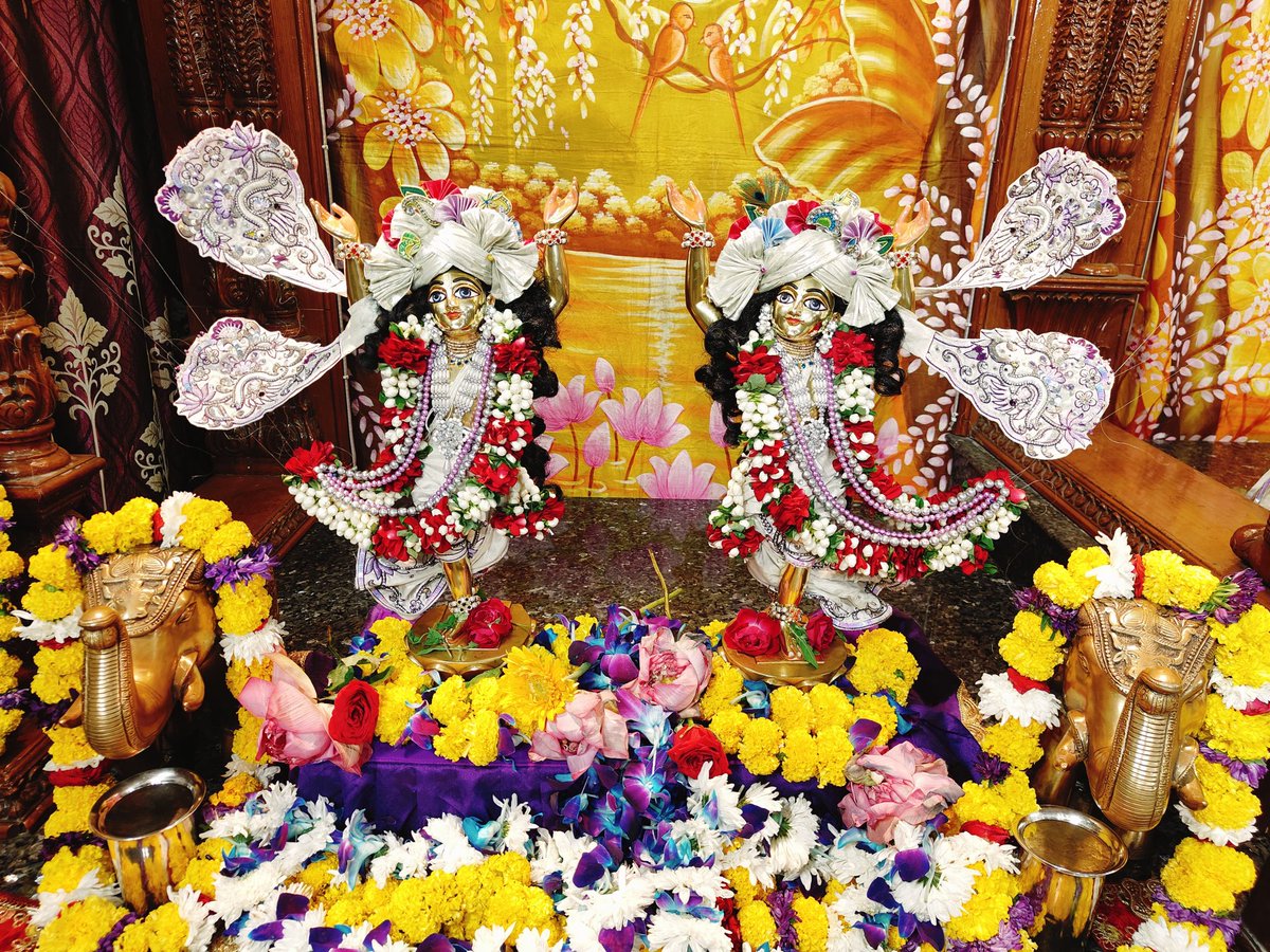 ISKCON_Dwarka's tweet photo. श्री रुक्मिणी द्वारकाधीश -5th October 2026
हरे कृष्ण हरे कृष्ण
कृष्ण कृष्ण हरे हरे ।
हरे राम हरे राम
राम राम हरे हरे ||

#Harekrishna #IskconDwarka #LordKrishna #Dailydarsan #RukminiDwarkadhish https://t.co/5oniHVVjdf