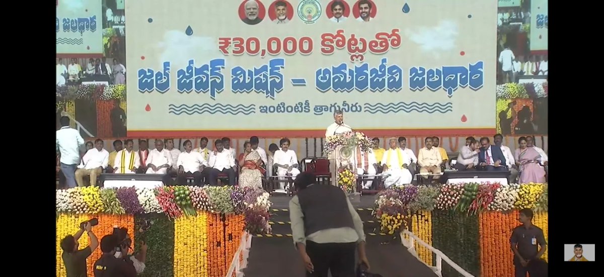 sanjusalva's tweet photo. జల జీవన్ మిషన్ ప్రోగ్రాం లో  నారాలోకేష్ ఫోటో ఏంటి అని ఇంకా ఏడుపులు వీళ్ళు స్టార్ట్ చేయలేదా @avsakhil01 @PJRaghuRanjith https://t.co/HHRuDuNhkK