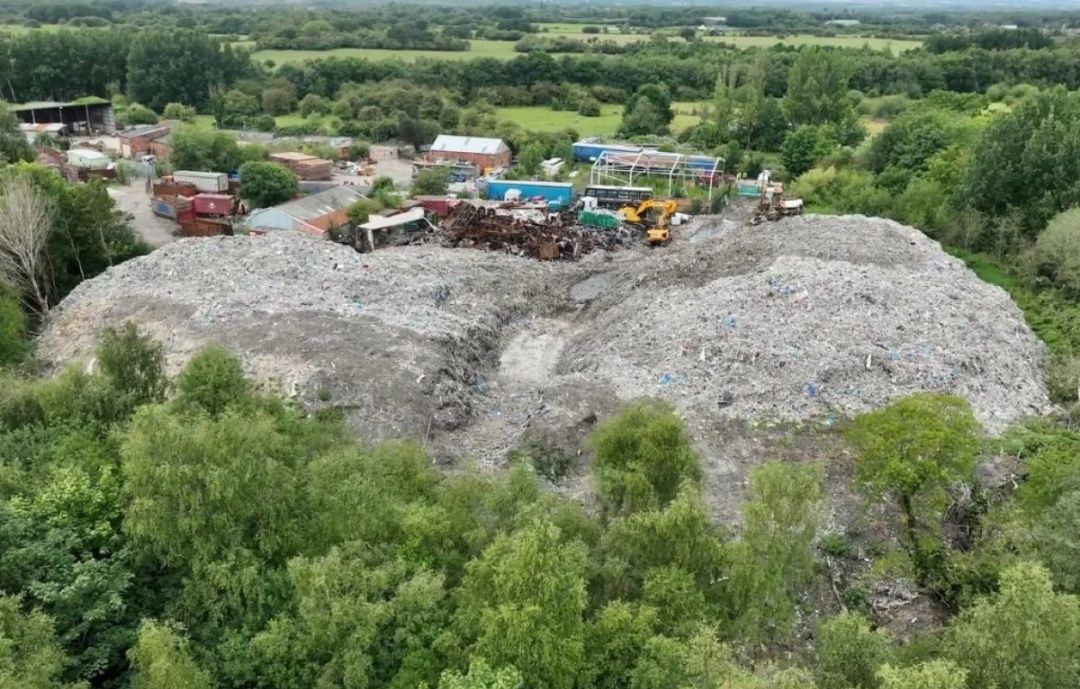 WasteBadger's tweet photo. Bolton #FlyTipping up 20-fold as new #WasteTracking system launches https://t.co/31cZJHONeX https://t.co/jGmpeJ55FA