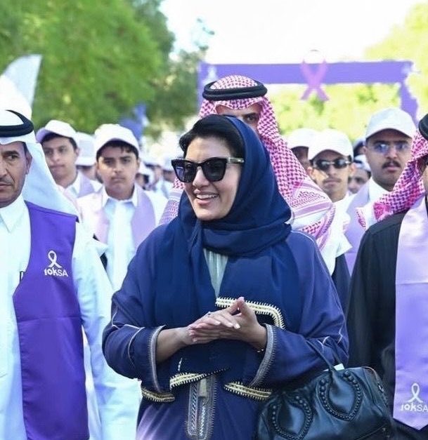 Lo_7ll's tweet photo. #٢٠٣٠_بلا_نقاب5 يا بنات افهموها صح وركزو :أهالينا  كثر ما هم متقيدين بكلام الناس والعرف. ينتظرون قرار رسمي أو يشوفون الكل شاله عشان يسمحون لنا بدون خوف من المجتمع حتى لو كان معارض رح يسمح بعد القرار . والقرار الرسمي هو اللي بينهيها. https://t.co/fTymNPxLbr