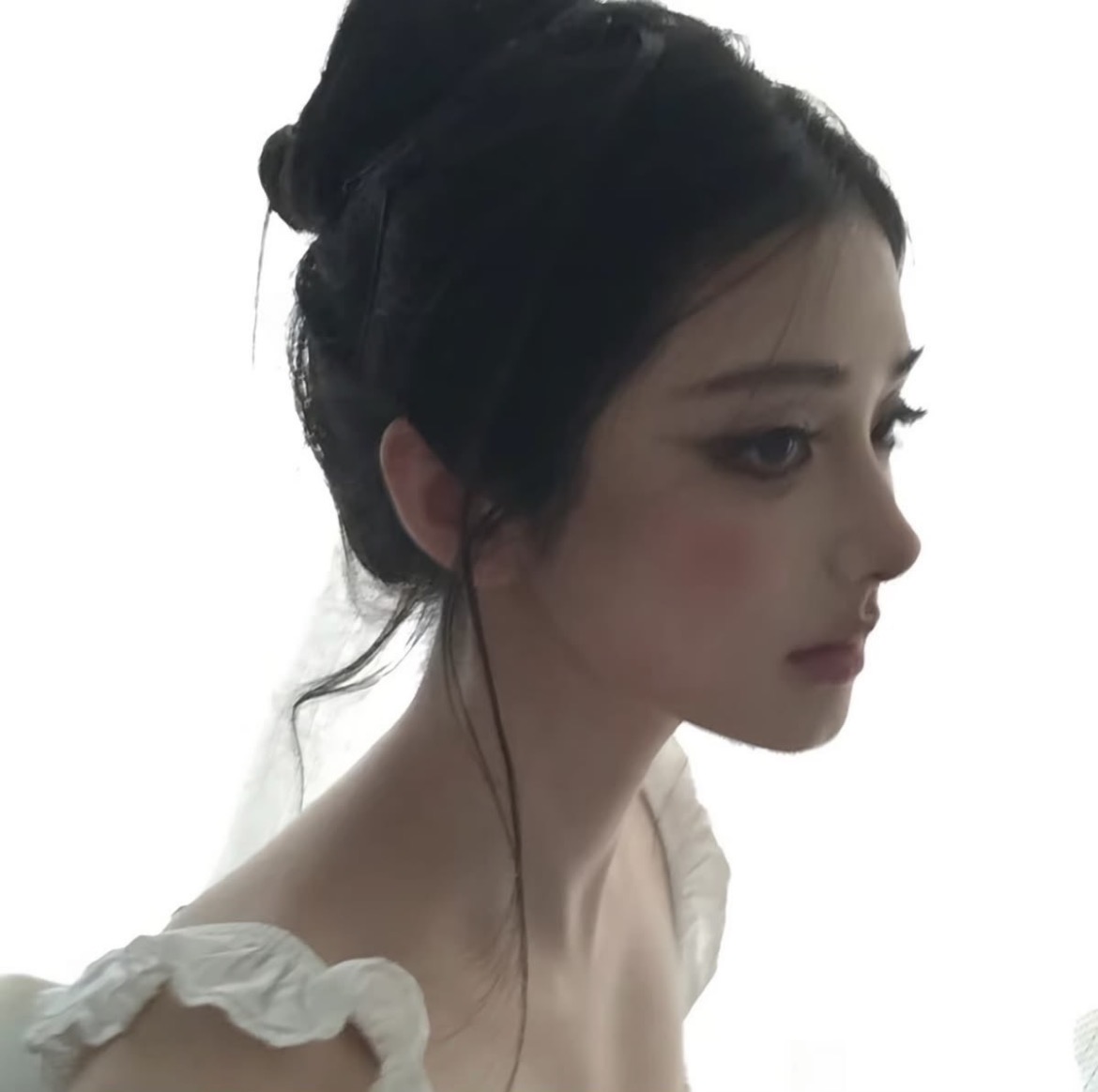 saran_heyooooo's tweet photo. こういう何とも言い難い雰囲気のある美女に強く憧れる。圧倒的美貌で周囲を萎縮させる...こういう力を持った女性になりたい https://t.co/XRzXymW4Bs
