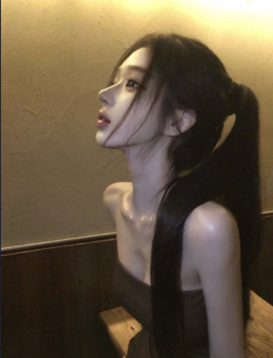 saran_heyooooo's tweet photo. こういう何とも言い難い雰囲気のある美女に強く憧れる。圧倒的美貌で周囲を萎縮させる...こういう力を持った女性になりたい https://t.co/XRzXymW4Bs