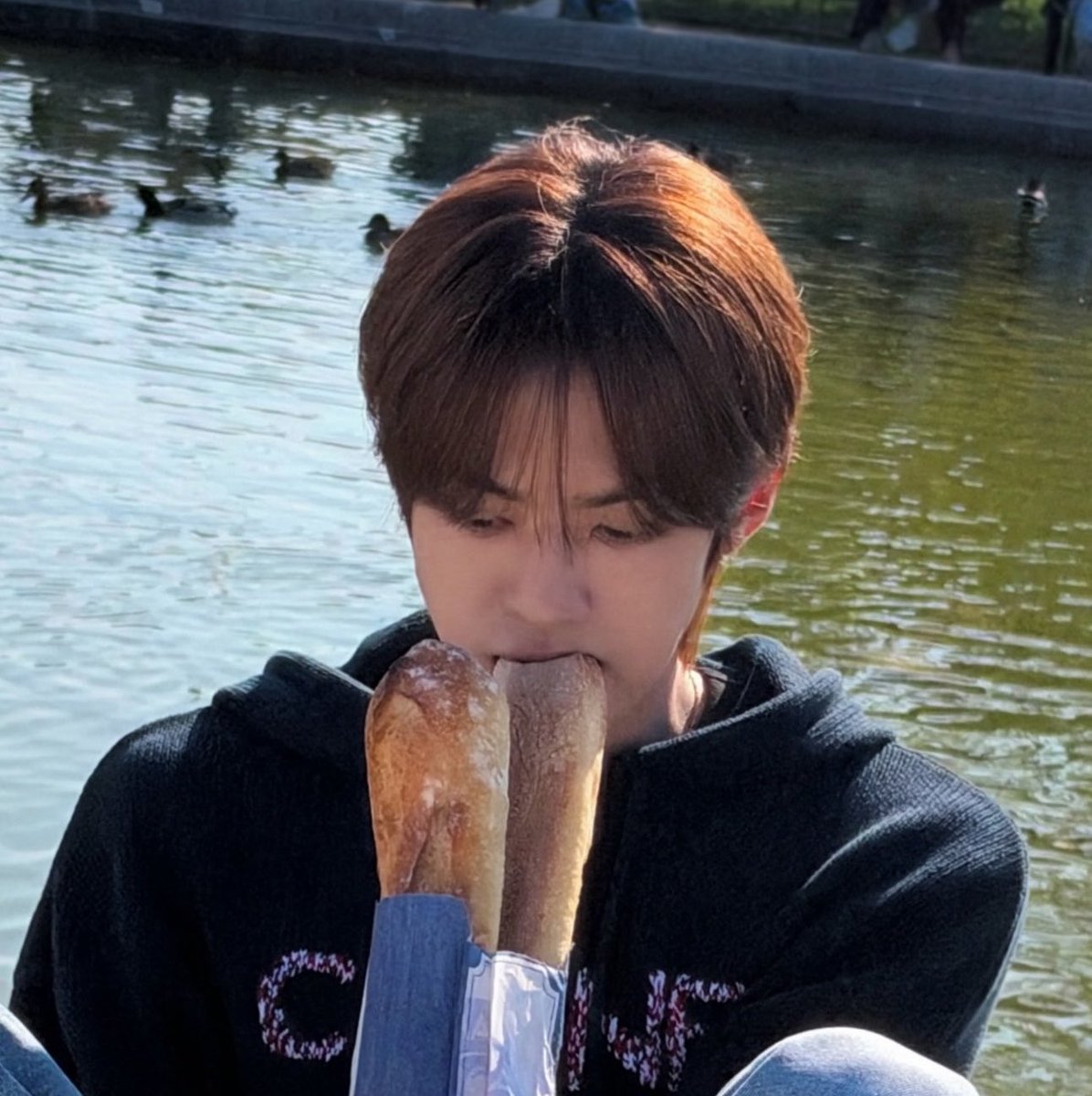 cxaexo's tweet photo. 내 작고 귀여운 쪼코볼 ..🤏🏻🤏🏻 https://t.co/lTEQhmP81t
