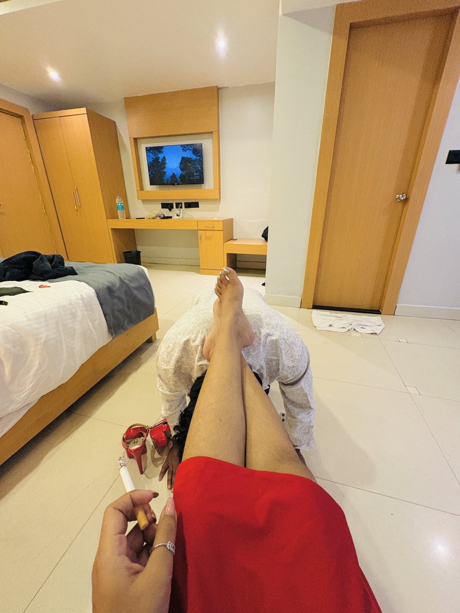 bow2ragini's tweet photo. He found his place without me saying a word 🦮👠 https://t.co/erJWcgeBVq