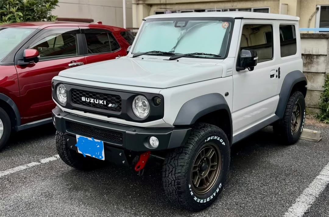 TheParanomasia's tweet photo. おはようございます。
車乗るたびにカッコいいと思うので（自画自賛）、タイヤ新調して良かった（笑）

#48ジムニー部
#JB74
#ジムニーシエラ
#ジムニー
#ヨコニー https://t.co/tNtrsQnr6o
