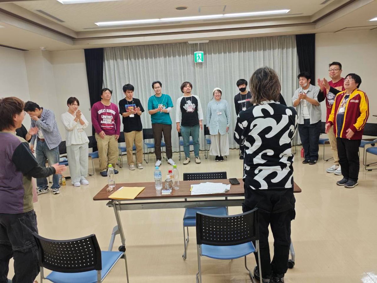 HokurikuJinro_K's tweet photo. 10/3ジンローの木アミーゴスクールの思い出

・学校ぽく「気をつけ、礼！」には始まり、「気をつけ、礼」に終わる
・児玉先生に見てもらいながら真剣にゲーム
・児玉先生からのきめ細かいフィードバック
・もはや魂のぶつかり合い

＃ジンローの木
＃人狼
＃石川 https://t.co/3iLrDRJtl7